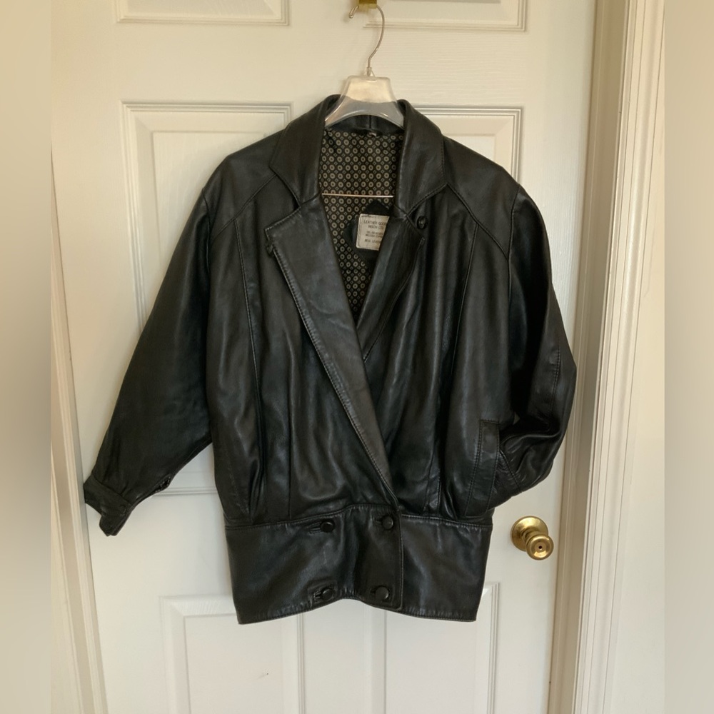 UNIQUE FULL LEATHER JACKET. BOMBER STYLED.